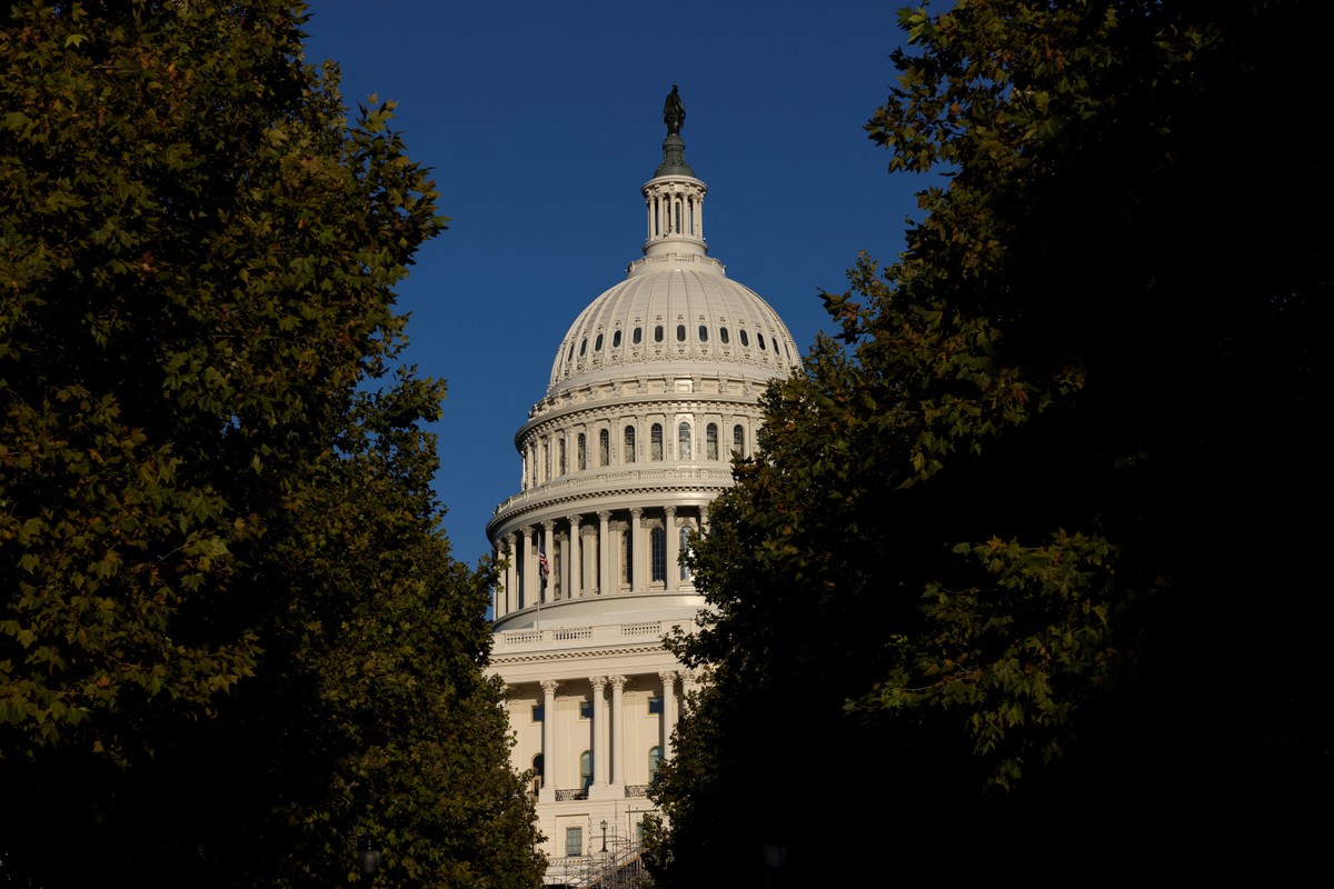 Homem cheirando a combustível e carregando tocha e isqueiro é preso no Capitólio, em Washington